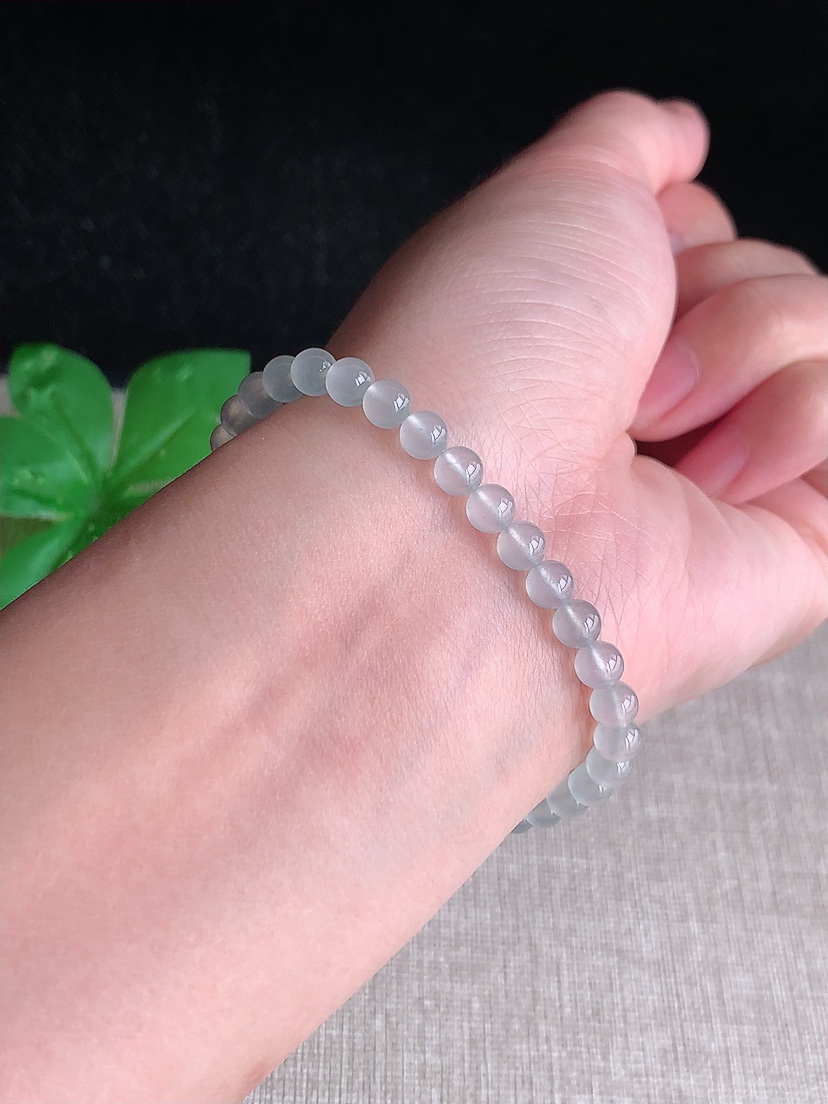 天然A货翡翠白冰白月光圆珠佛珠手串33颗 完
尺寸5mm 重量8.16g 0412