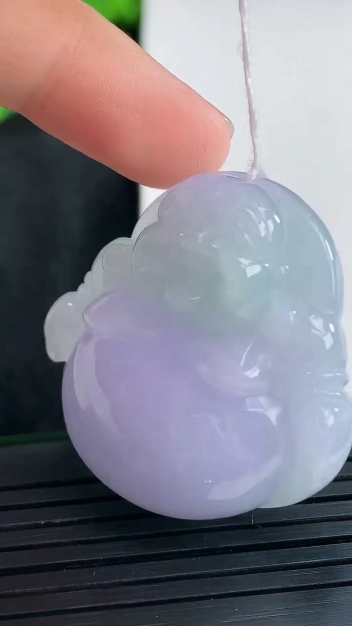 天然A货翡翠紫罗兰佛公吊坠尺寸34-34.6-12.4重量:25.68g
4月14日