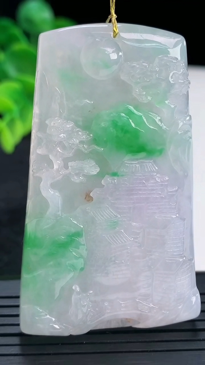 天然A货翡翠山水牌吊坠尺寸62.4-38.3-7.5重量:48.37g
4月14日