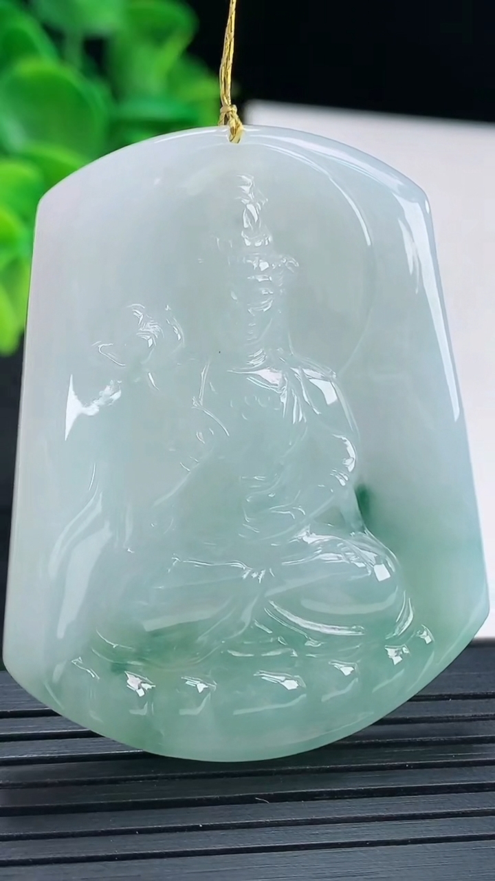 天然A货翡翠飘花大势至菩萨吊坠尺寸52.3-41.2-5.8重量:28.17g
4月14日