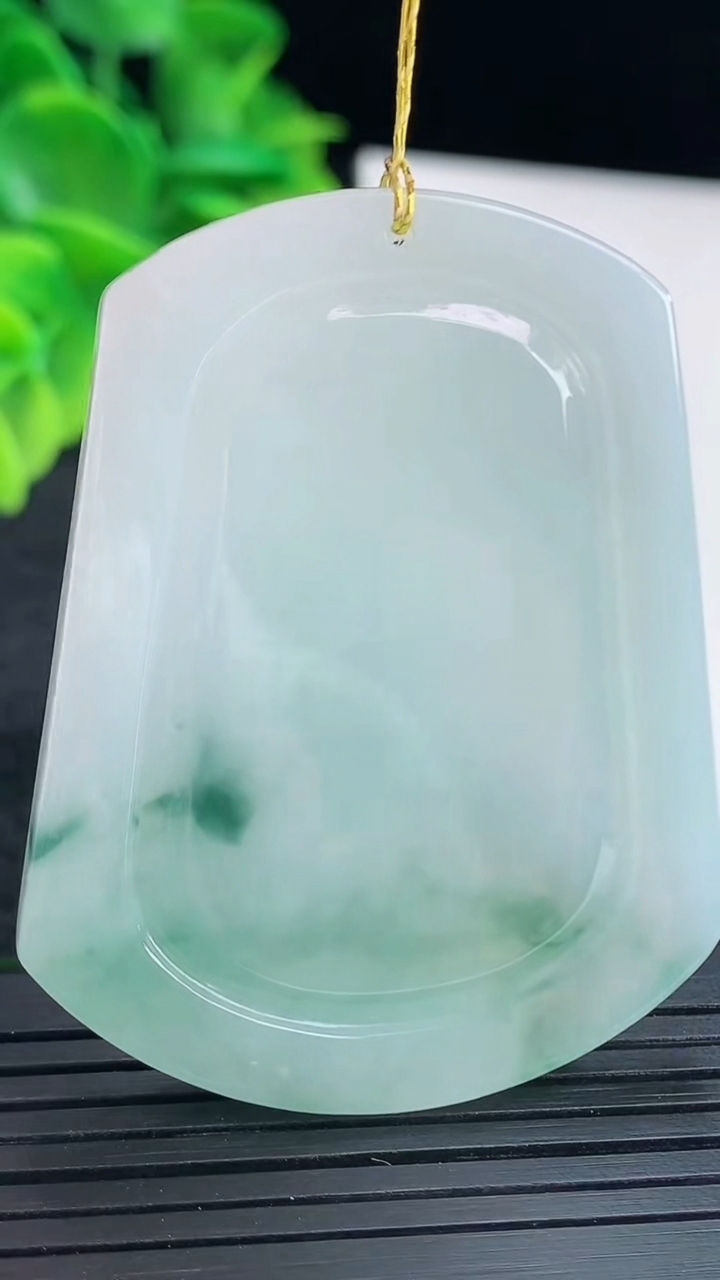 天然A货翡翠飘花大势至菩萨吊坠尺寸52.3-41.2-5.8重量:28.17g
4月14日