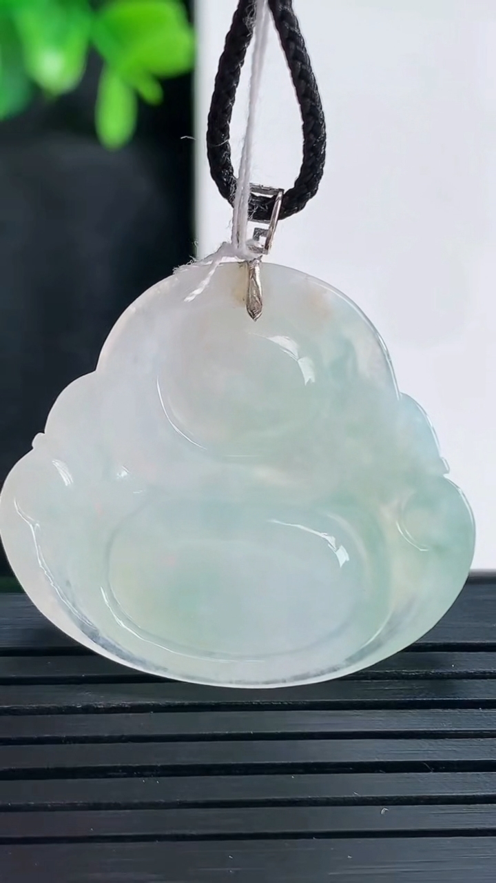 天然A货翡翠18K金飘花佛公吊坠尺寸29.8-33.2-6重量:9.43g
4月14日