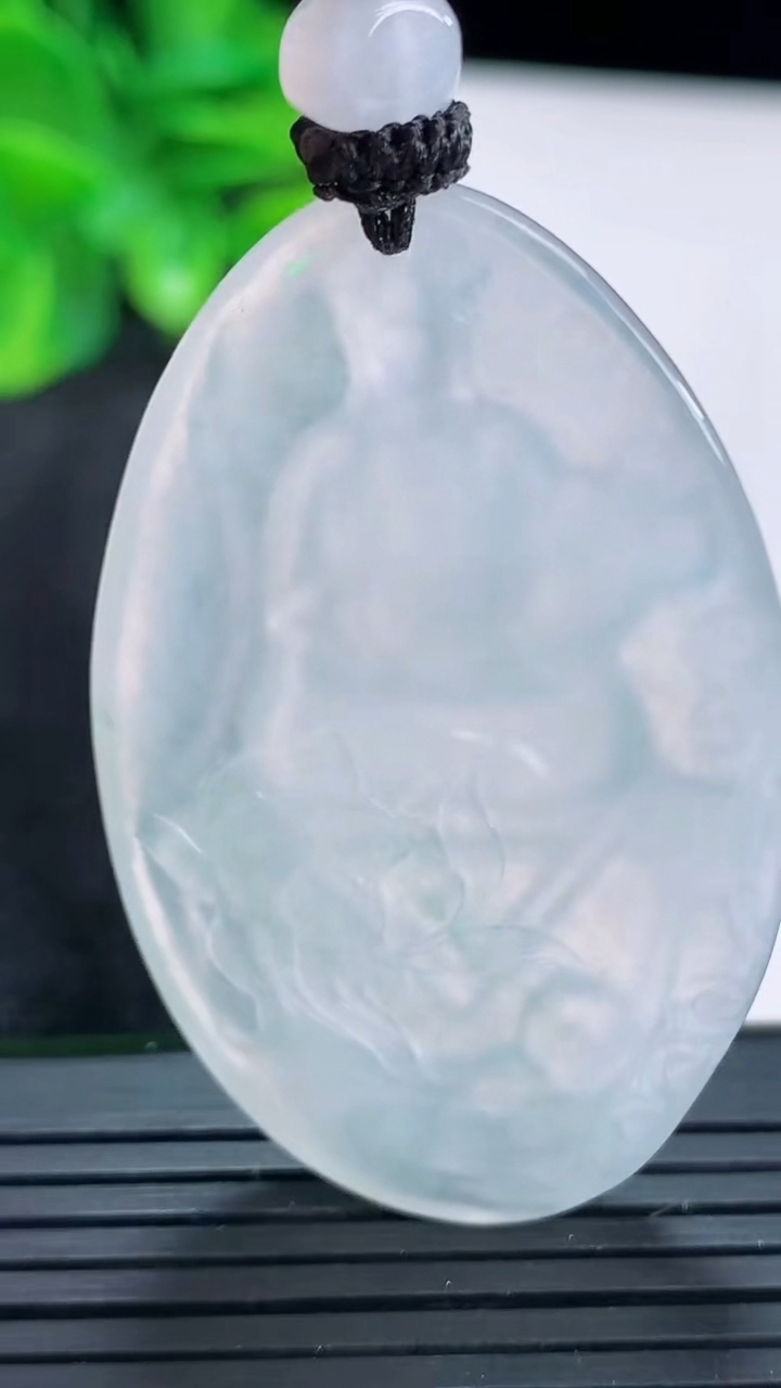 天然A货翡翠大势至菩萨吊坠尺寸50.1-31.2-4.2重量:20.83g
4月15日