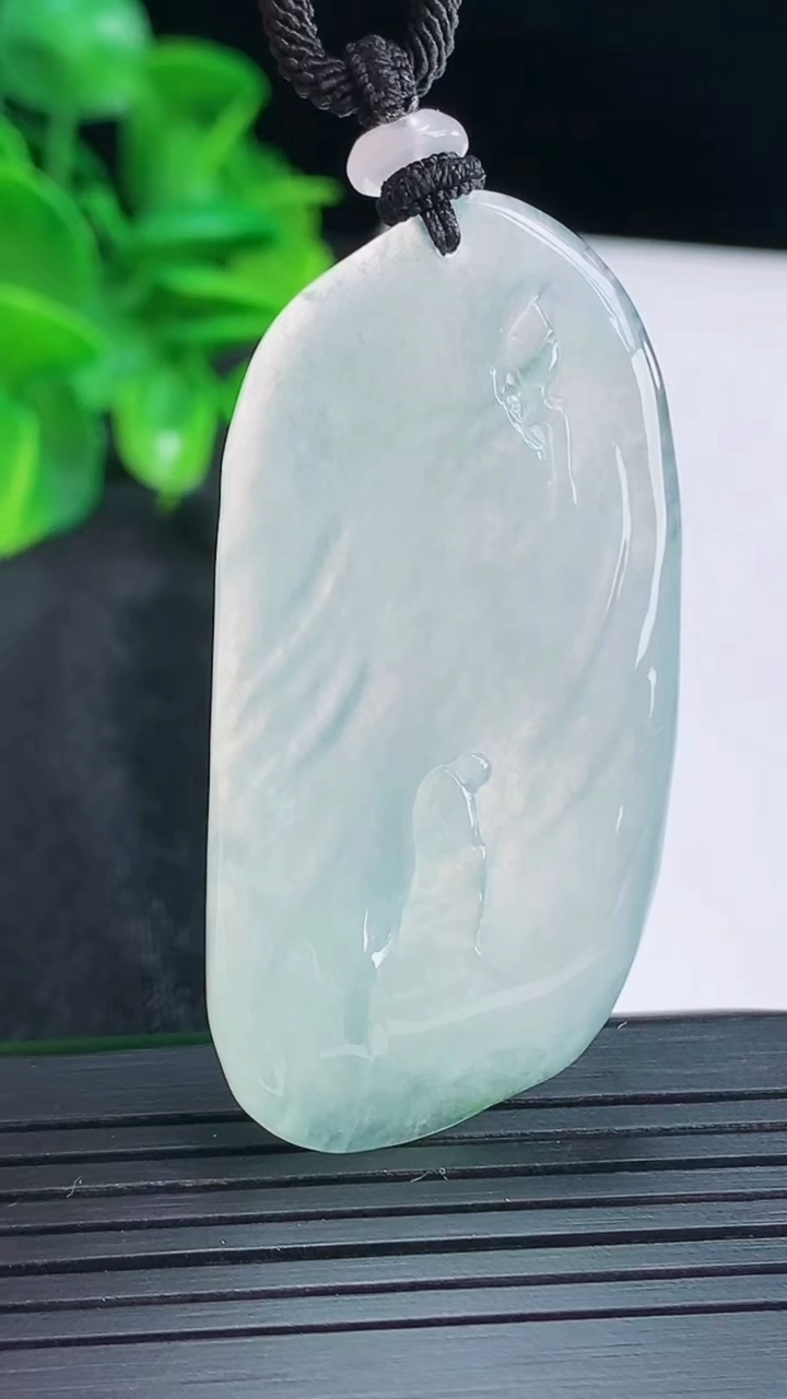 天然A货翡翠悟道吊坠尺寸52.5-25.2-5.7重量:18.08g
4月15日