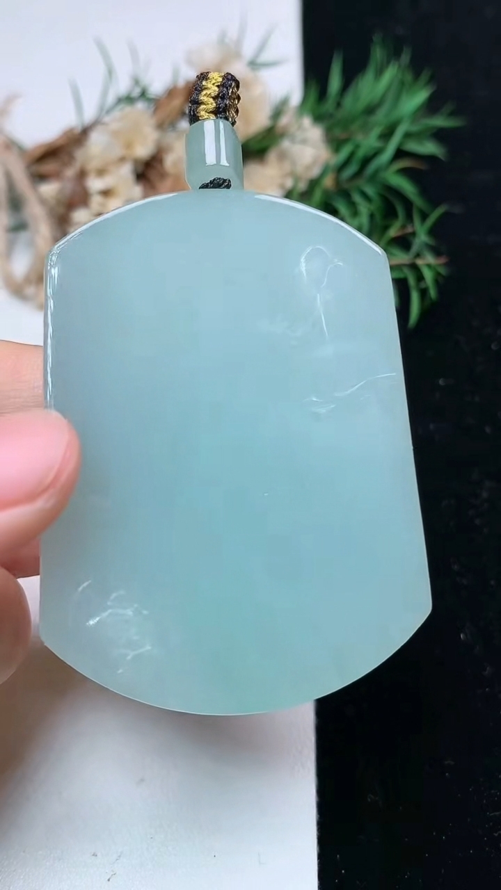 天然A货翡翠素衣观音吊坠，尺寸55.7-40.9-12.2，重量:70.68g
4月15日