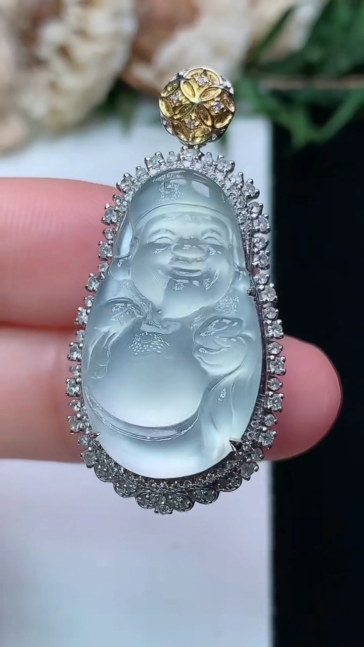 天然A货翡翠白冰财神爷吊坠，尺寸36.6-17.8-11.5，裸石24.3-14，重量:7.38g
4月15日