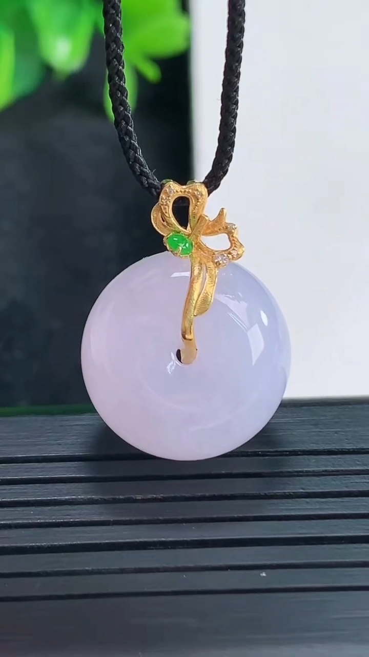 天然A货翡翠18K金紫罗兰路路通吊坠尺寸24.6-18.4-12.3重量:9.02g
4月15日