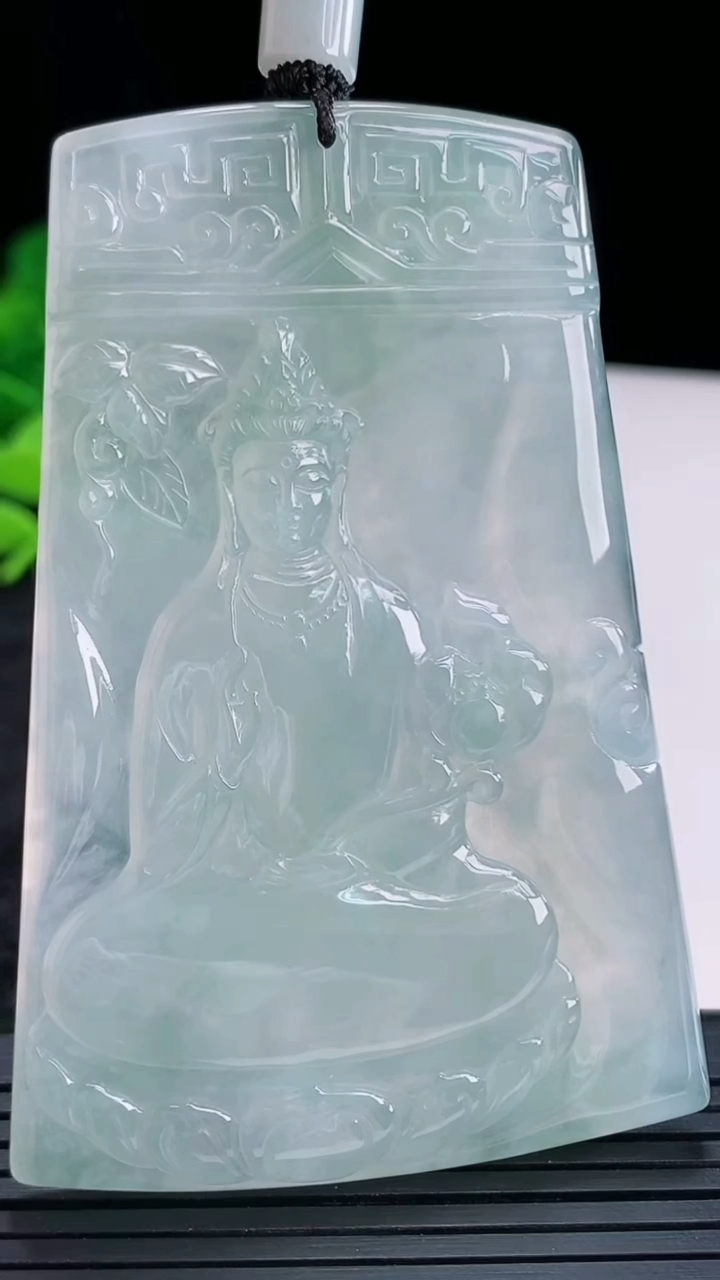 天然A货翡翠大势至菩萨吊坠尺寸72-47.8-5.7重量:50.51g
4月15日
