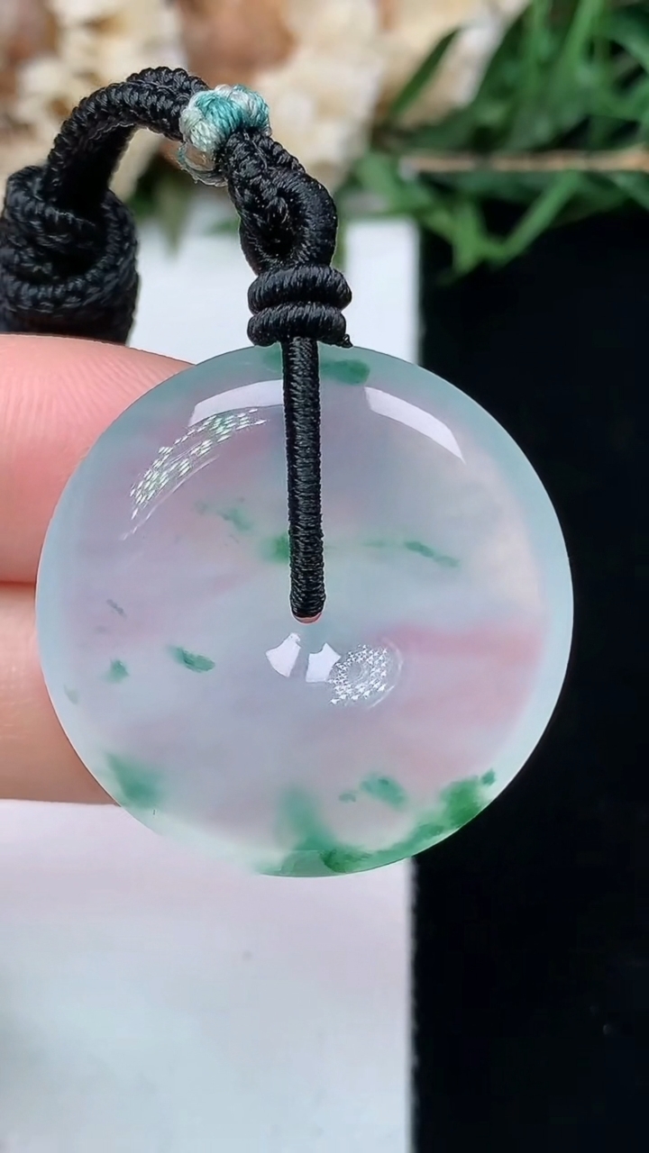 天然A货翡翠飘花平安扣吊坠，尺寸27.7-5.9，重量:11.22g
4月15日