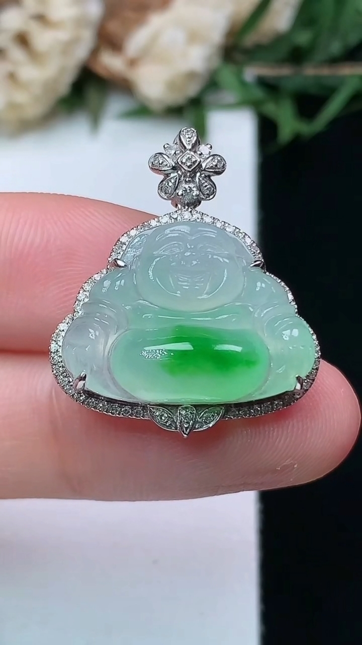 天然A货翡翠佛公吊坠，尺寸24.7-21.3-8.5，裸石14-18.8，重量:4.00g
4月15