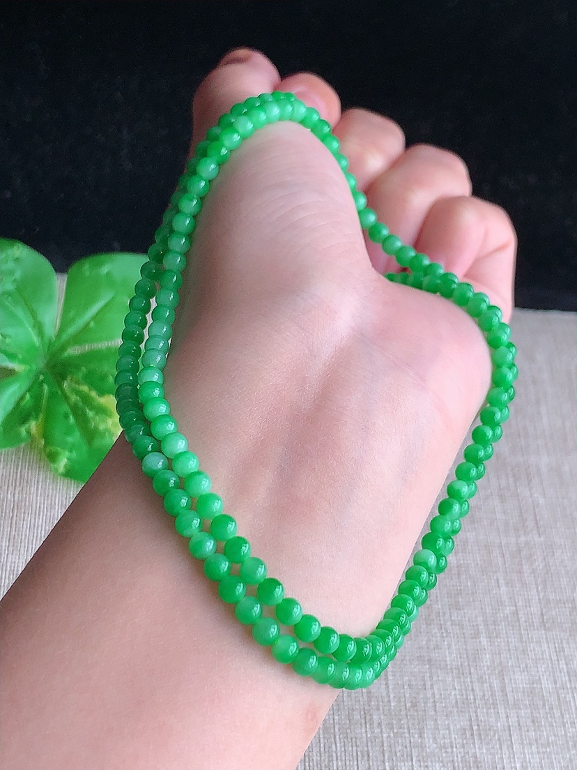 天然A货翡翠满绿圆珠小米珠项链毛衣链153颗 
尺寸3.8mm 重量16.77g 0414