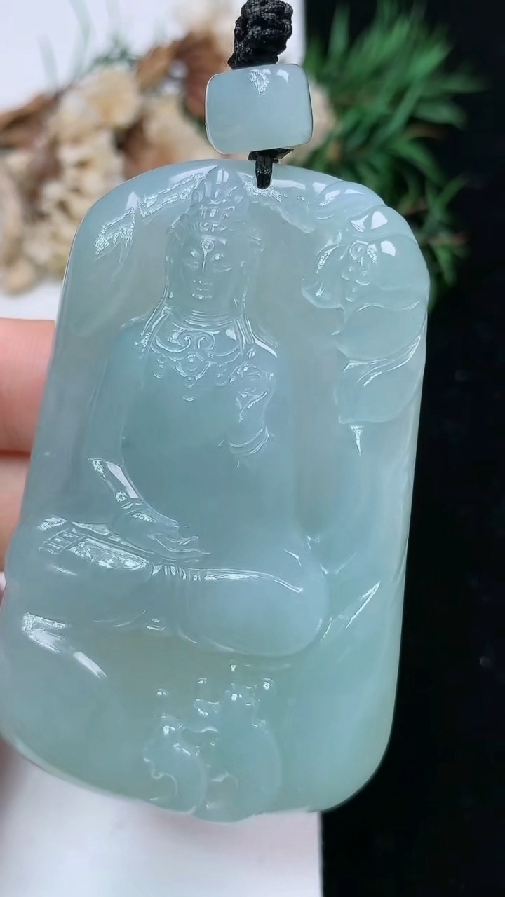 天然A货翡翠素衣观音吊坠，尺寸59-37.5-10.3，重量:53.56g
4月15日