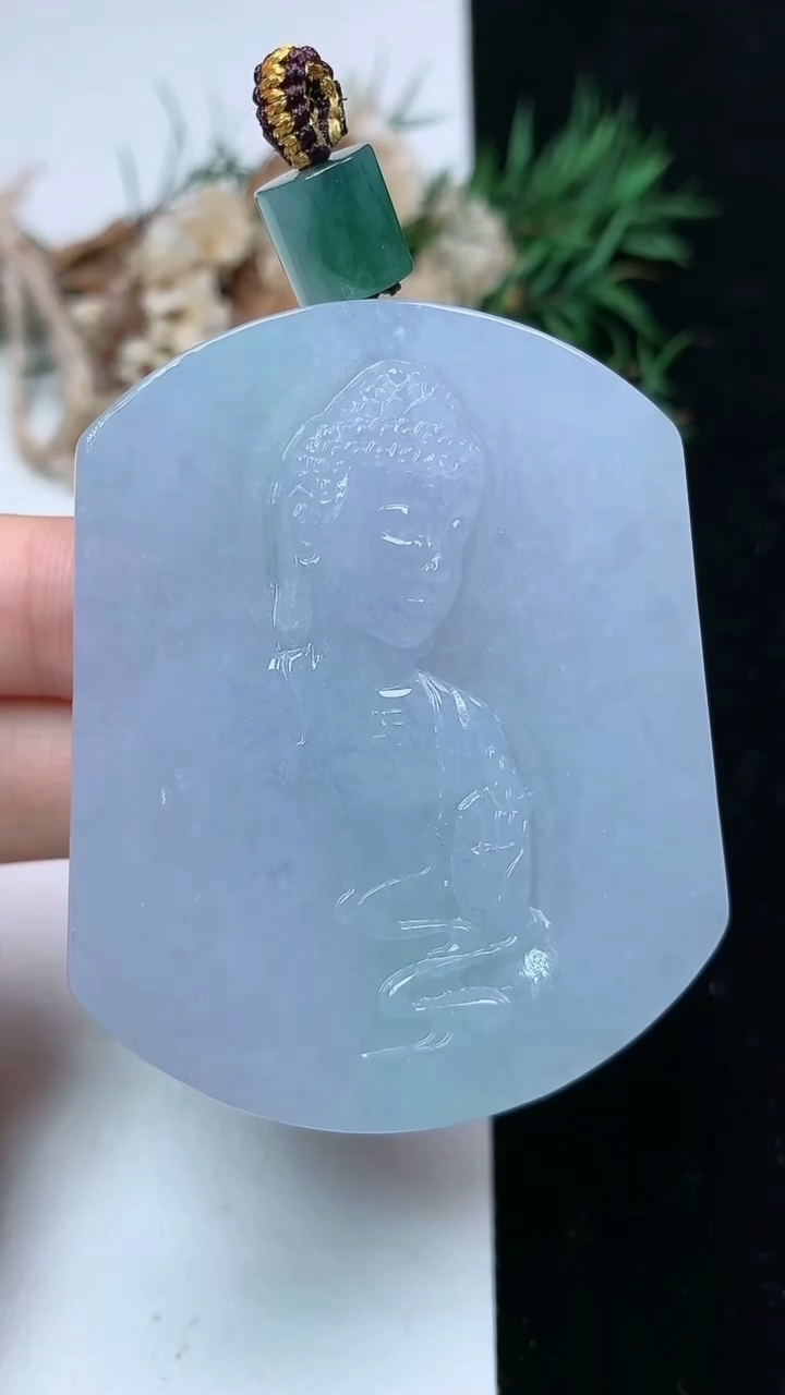 天然A货翡翠春带彩 紫罗兰佛头吊坠，尺寸54.4-44.8-12.4，重量:84.00g
4月15日