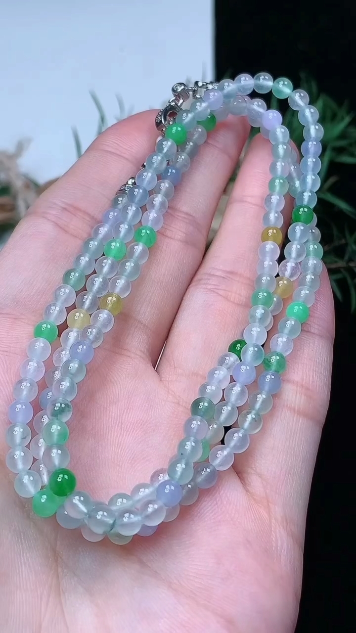 天然A货翡翠三彩小米珠项链，尺寸3.8-154颗，重量:17.74g
4月15日