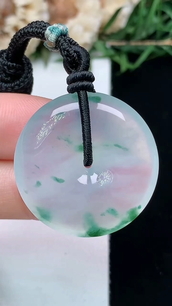 天然A货翡翠飘花平安扣吊坠，尺寸27.7-5.9，重量:11.22g
4月15日