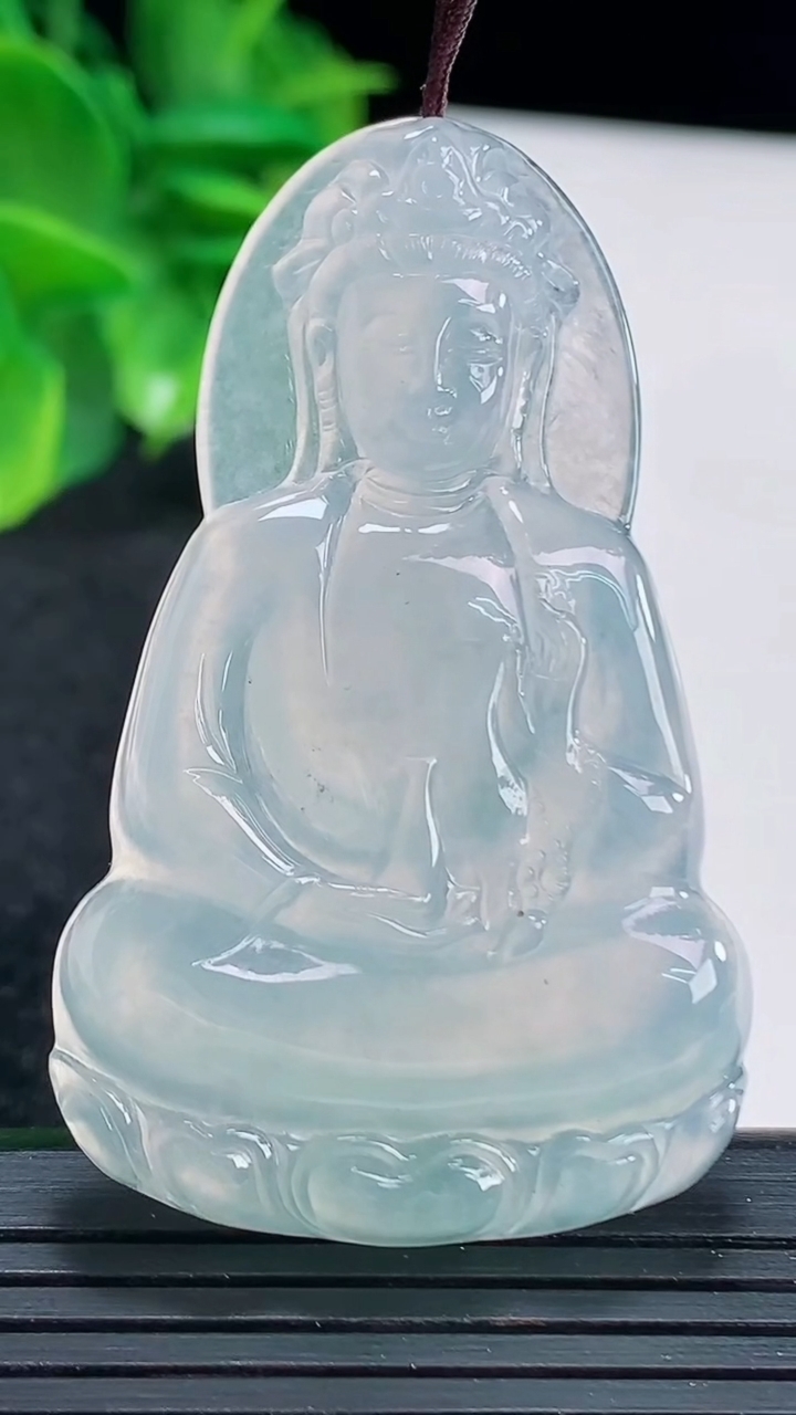 天然A货翡翠紫罗兰观音菩萨吊坠尺寸52.4-32-5.5重量:17.09g
4月15日