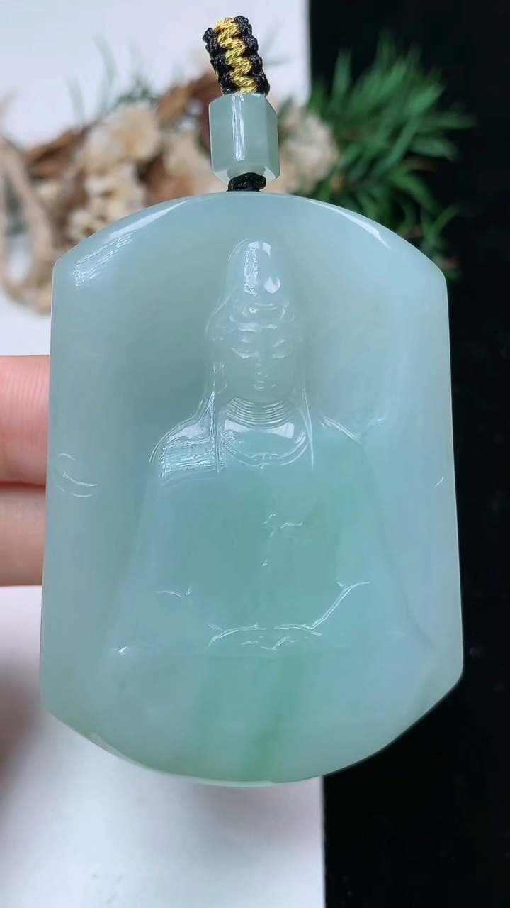 天然A货翡翠素衣观音吊坠，尺寸55.7-40.9-12.2，重量:70.68g
4月15日