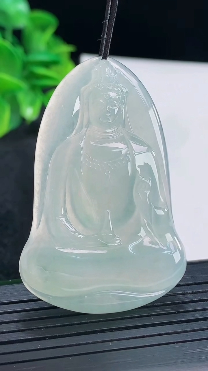 天然A货翡翠飘花观音菩萨吊坠尺寸54.6-36.4-6.2重量:20.02g
4月15日