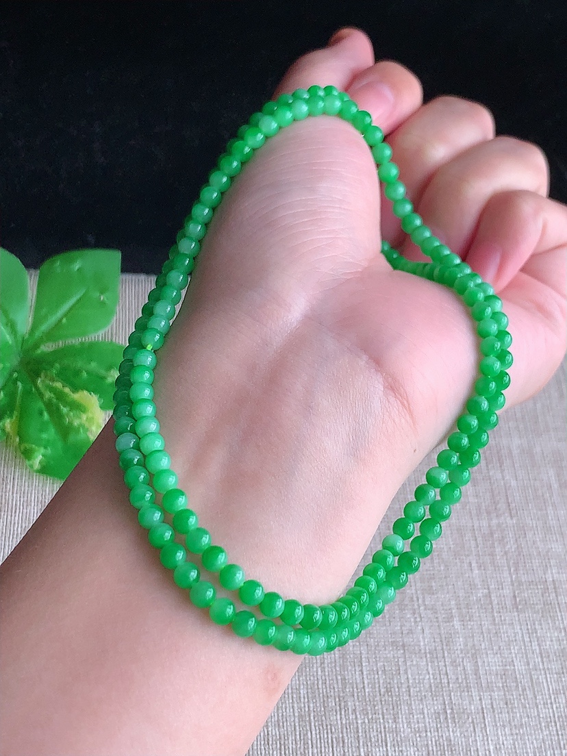 天然A货翡翠满绿圆珠小米珠项链毛衣链153颗 
尺寸3.8mm 重量16.77g 0414