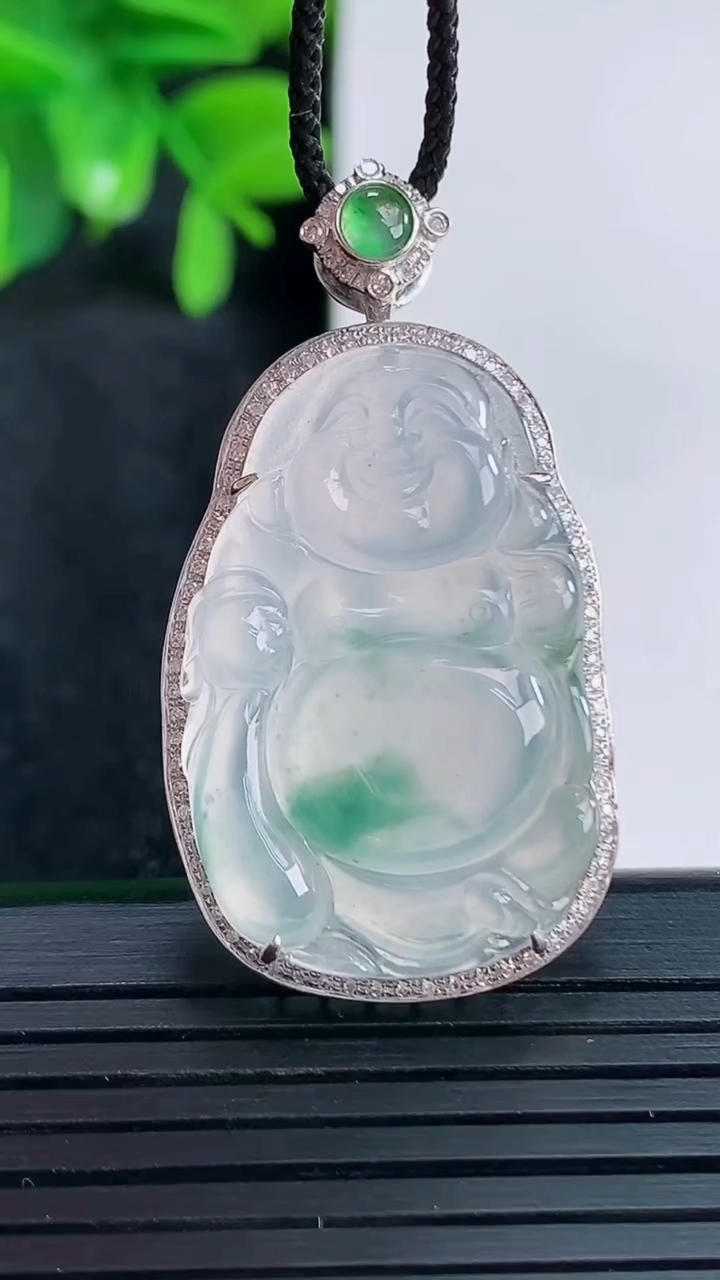 天然A货翡翠种飘花布袋佛吊坠尺寸36.6-21.1-7.6裸石29.6-18.7重量:6.55g
4月15日