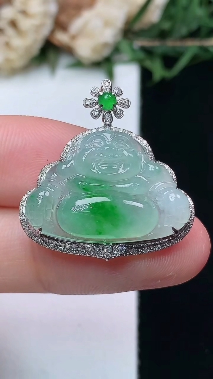 天然A货翡翠佛公吊坠，尺寸25-23.8-7.3，裸石14.4-21.9
4月15日