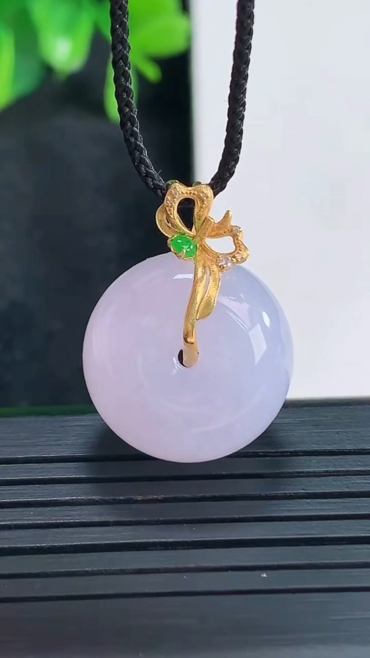 天然A货翡翠18K金紫罗兰路路通吊坠尺寸24.6-18.4-12.3重量:9.02g
4月15日