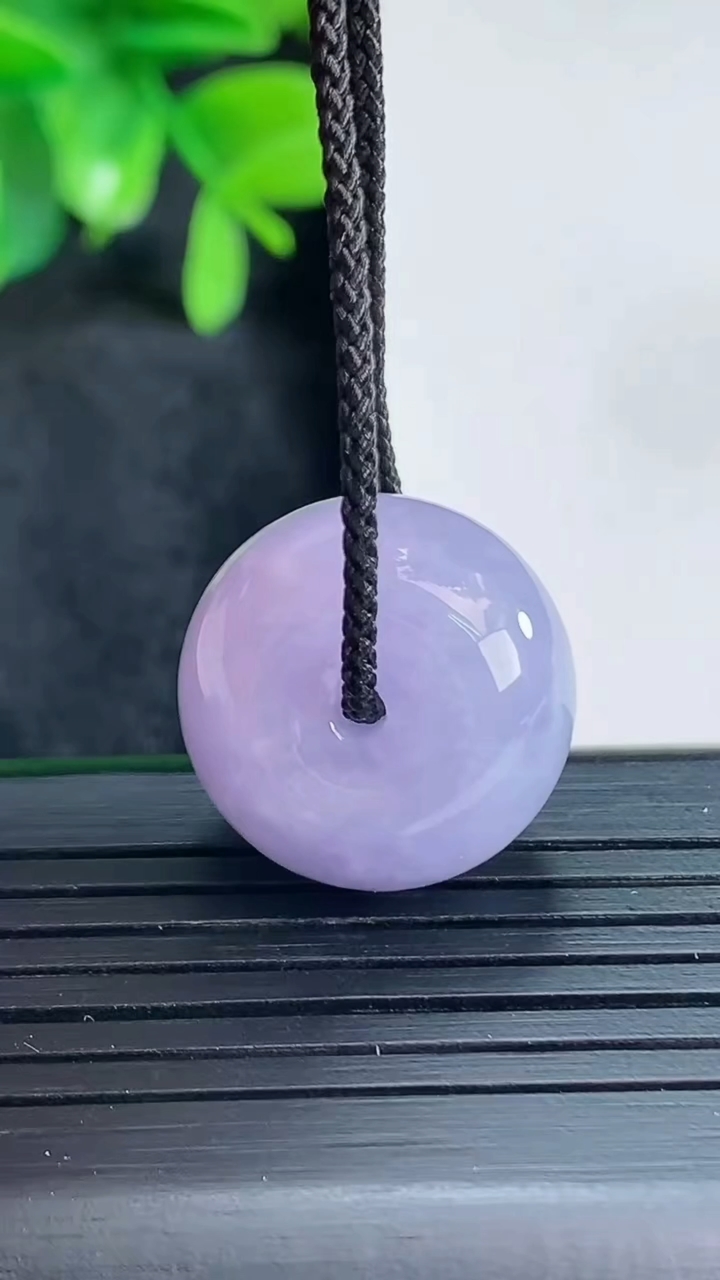 天然A货翡翠紫罗兰路路通吊坠尺寸18.7-12.5重量:9.27g
4月15日