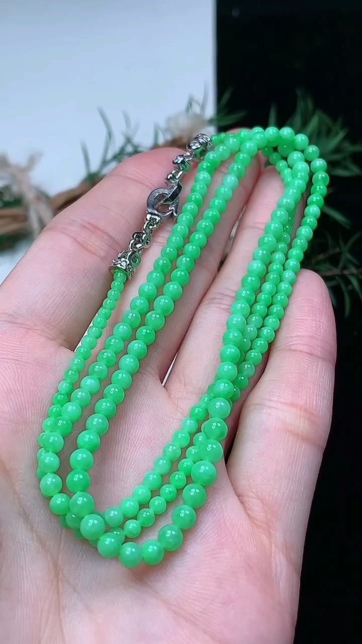 天然A货翡翠小米珠项链，尺寸3.9-195颗，重量:11.20g4月15日
工厂直销收藏佳品,种好水