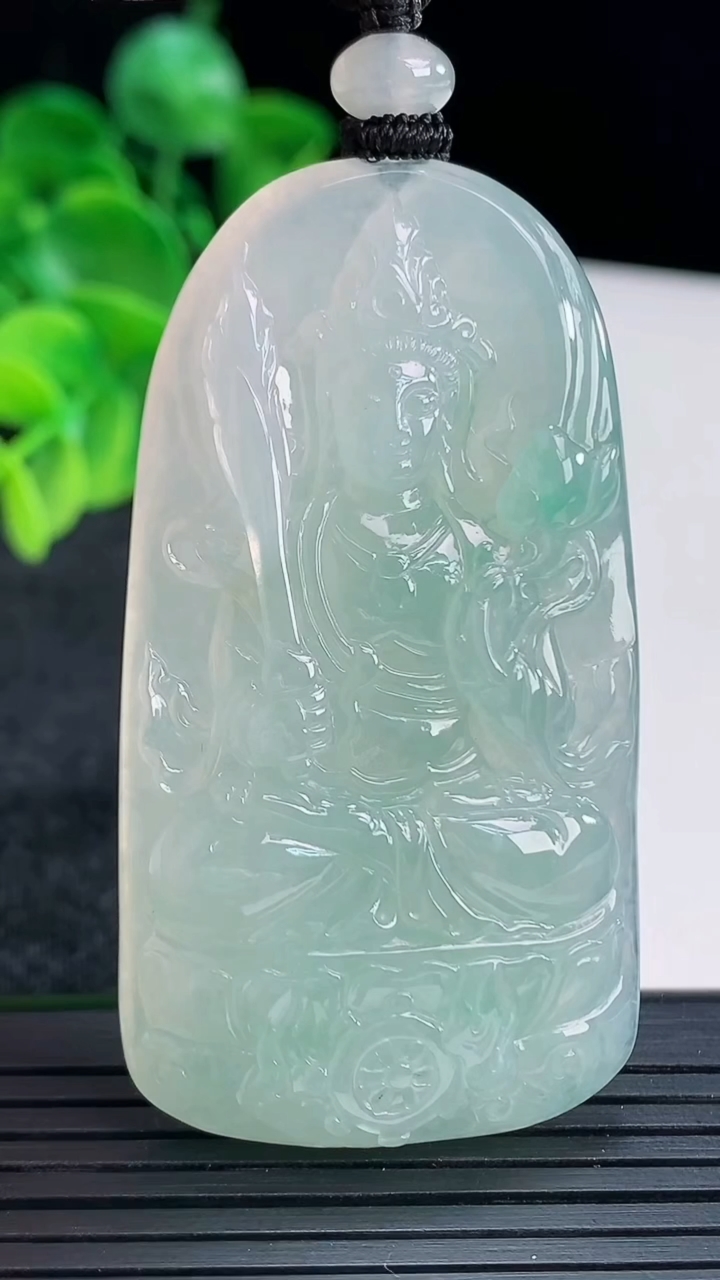 天然A货翡翠虚空藏菩萨吊坠尺寸59.4-32-8.4重量:39.46g
4月15日