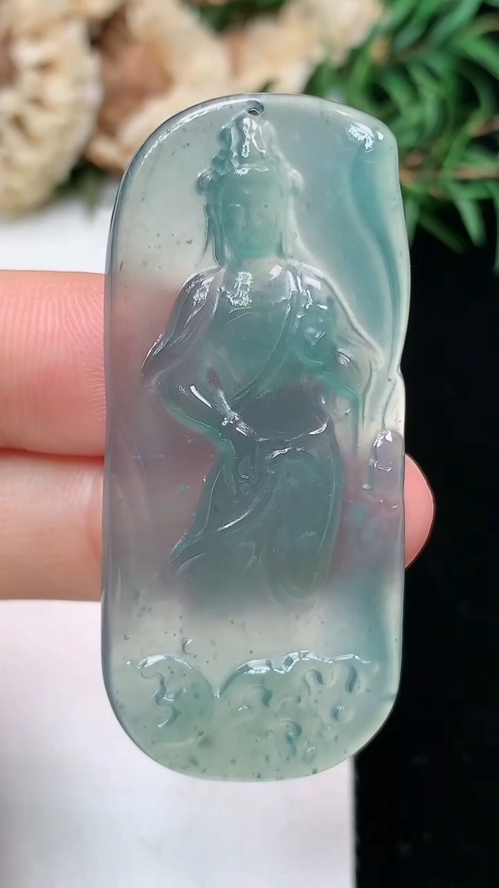 天然A货翡翠蓝水观音菩萨吊坠，尺寸48.8-21.9-3.5，重量:9.28g
4月15日