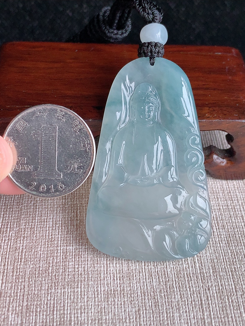 天然A货翡翠晴水观音吊坠 
尺寸55.5-33.8-5mm 重量24.35g 0414