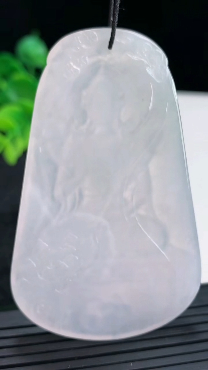 天然A货翡翠虚空藏菩萨吊坠尺寸725-45.6-5.1重量:39.53g
4月15日