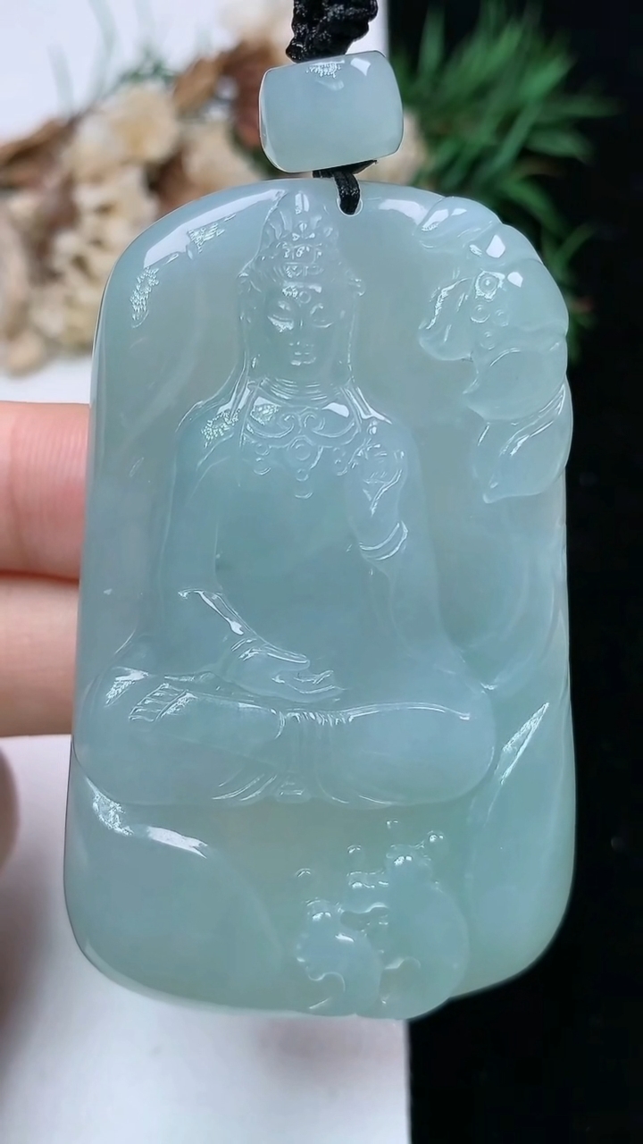 天然A货翡翠素衣观音吊坠，尺寸59-37.5-10.3，重量:53.56g
4月15日