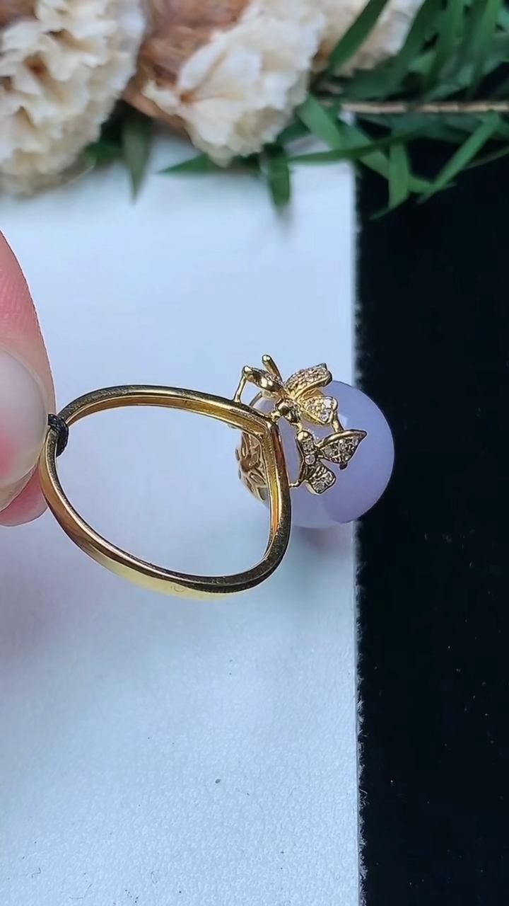 天然A货翡翠k金紫罗兰圆珠戒指，尺寸17.4-12，重量:5.00g2026年4月15日
工厂直销收藏佳品,种好水足，色泽均匀，有种有色，上手高大气！