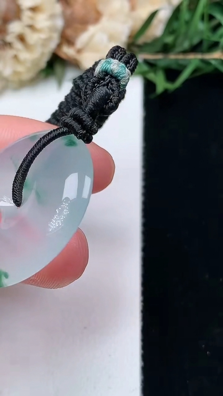 天然A货翡翠飘花平安扣吊坠，尺寸27.7-5.9，重量:11.22g
4月15日