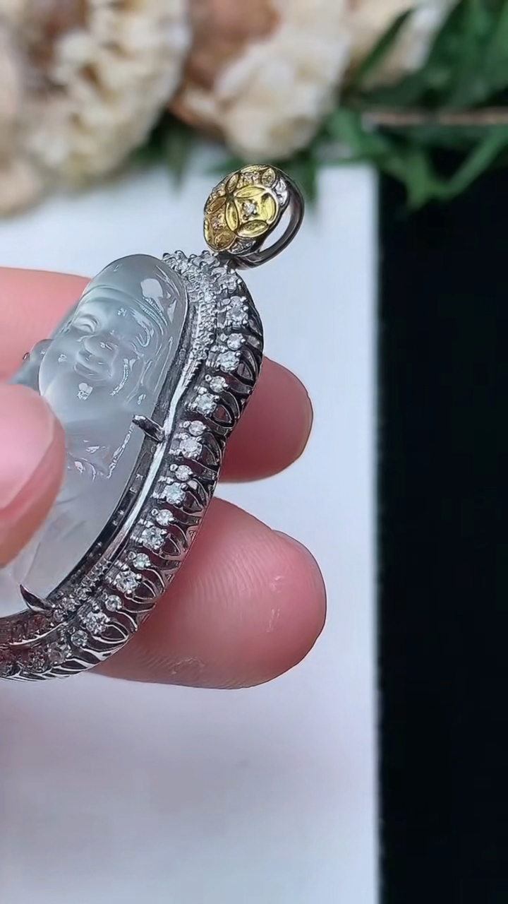 天然A货翡翠白冰财神爷吊坠，尺寸36.6-17.8-11.5，裸石24.3-14，重量:7.38g
4月15日