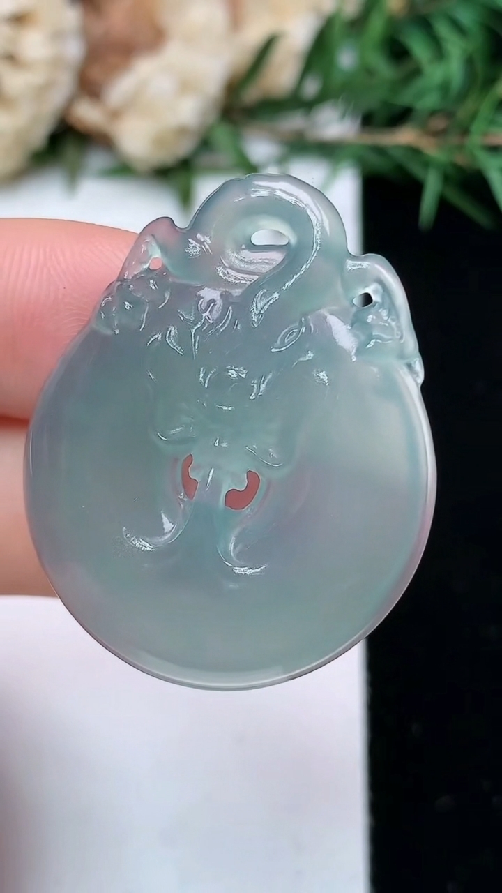 天然A货翡翠蓝水龙牌吊坠，尺寸33.3-27.2-4.2，重量:6.49g
4月15日