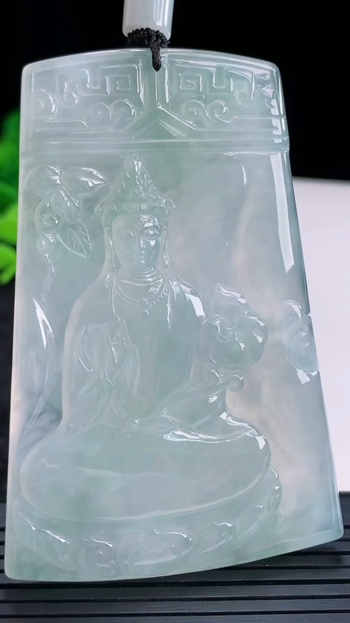 天然A货翡翠大势至菩萨吊坠尺寸72-47.8-5.7重量:50.51g
4月15日