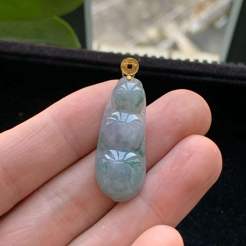 A货天然翡翠冰糯种18k飘花紫罗兰福豆吊坠重量5.68
4月15日