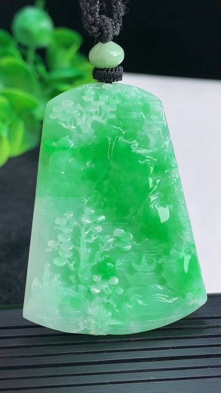 天然A货翡翠山水牌吊坠尺寸61.7-38.6-5重量:24.18g
4月15日