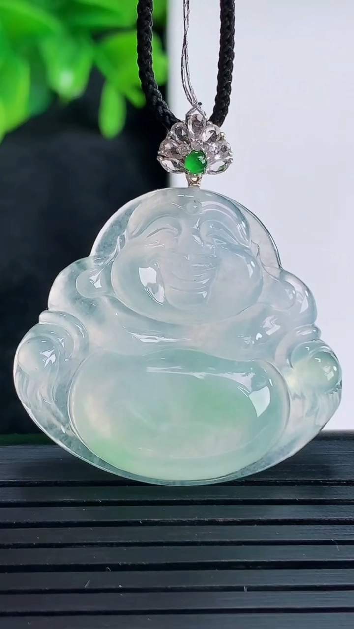 天然A货翡翠佛公吊坠尺寸38.8-34.4-5.8重量:11.01g
4月15日