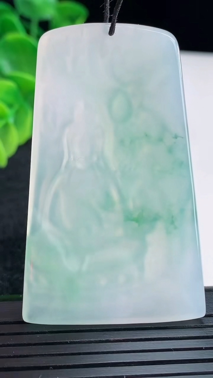 天然A货翡翠飘花观音菩萨吊坠尺寸58.1-35-4.4重量:23.43g
4月15日