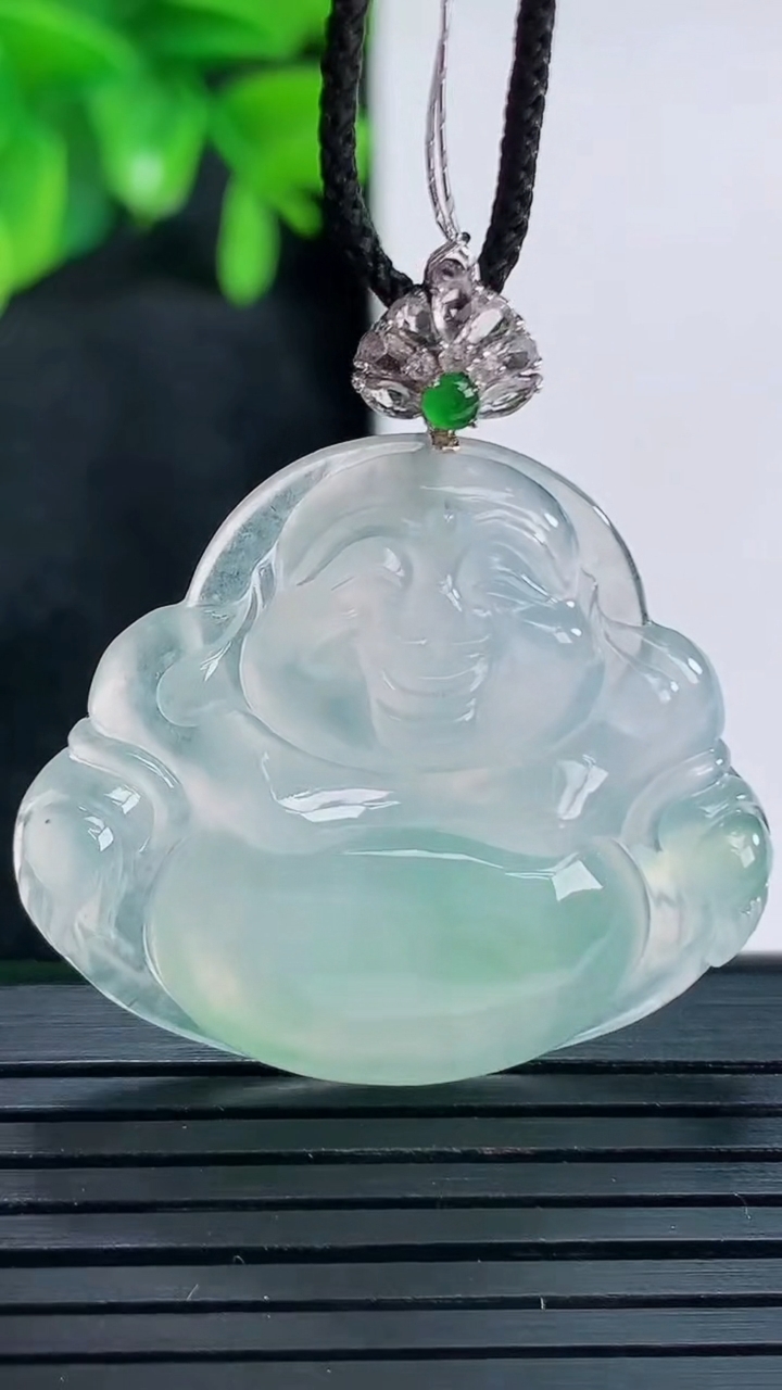 天然A货翡翠佛公吊坠尺寸38.8-34.4-5.8重量:11.01g
4月15日