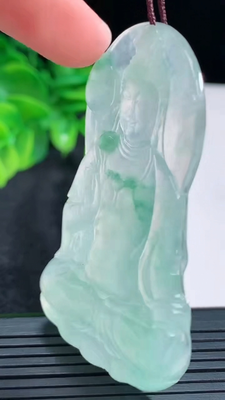 天然A货翡翠大势至菩萨吊坠尺寸63.4-36.8-5重量:19.84g
4月15日