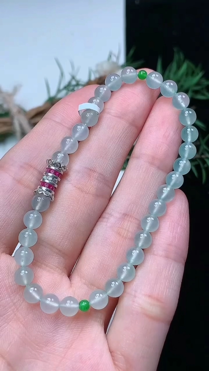 天然A货翡翠白冰圆珠手串，尺寸4.9-34颗，重量:8.23g4月15日
工厂直销收藏佳品,种好水足