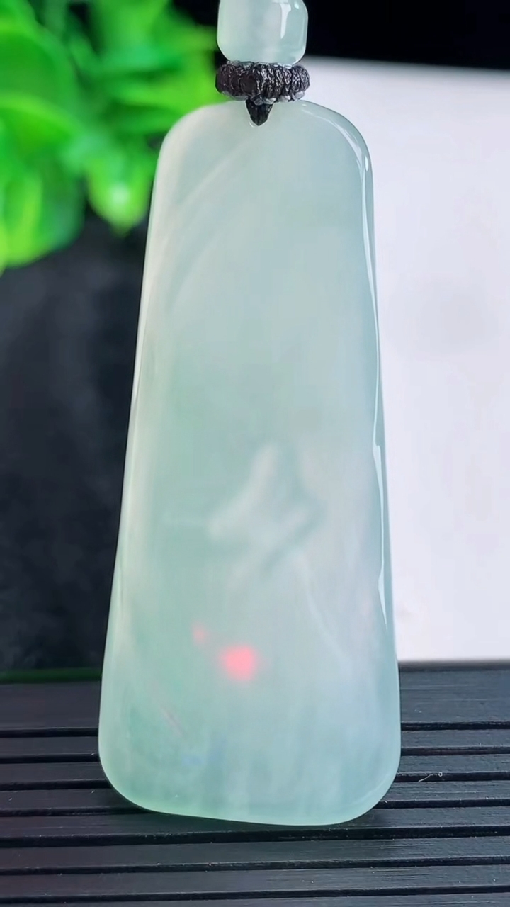 天然A货翡翠无相观音吊坠尺寸53.8-22.7-4.6重量:17.94g
4月15日