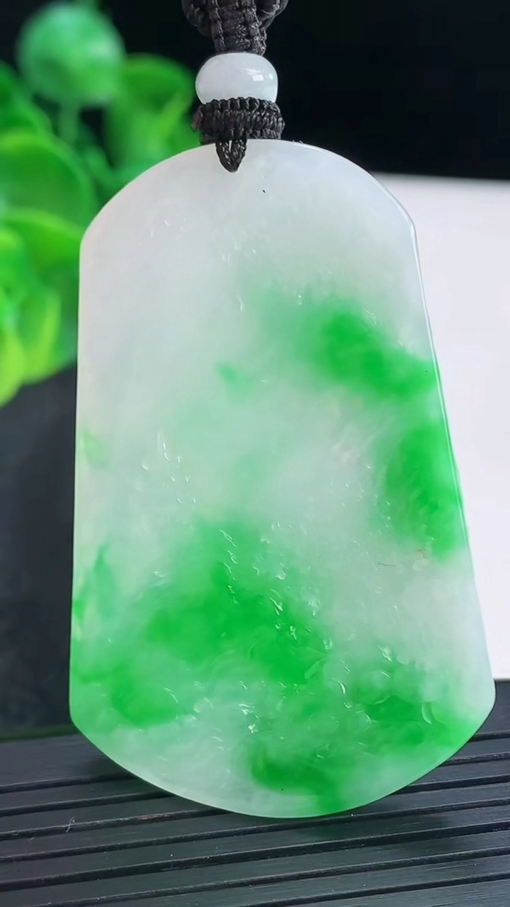 天然A货翡翠山水大势至菩萨吊坠尺寸54.6-35.1-5重量:22.77g
4月15日