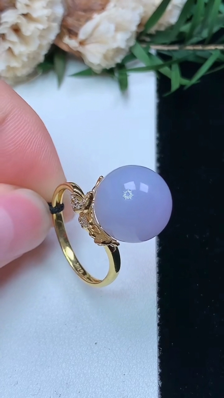 天然A货翡翠k金紫罗兰圆珠戒指，尺寸17.4-12，重量:5.00g2026年4月15日
工厂直销收藏佳品,种好水足，色泽均匀，有种有色，上手高大气！