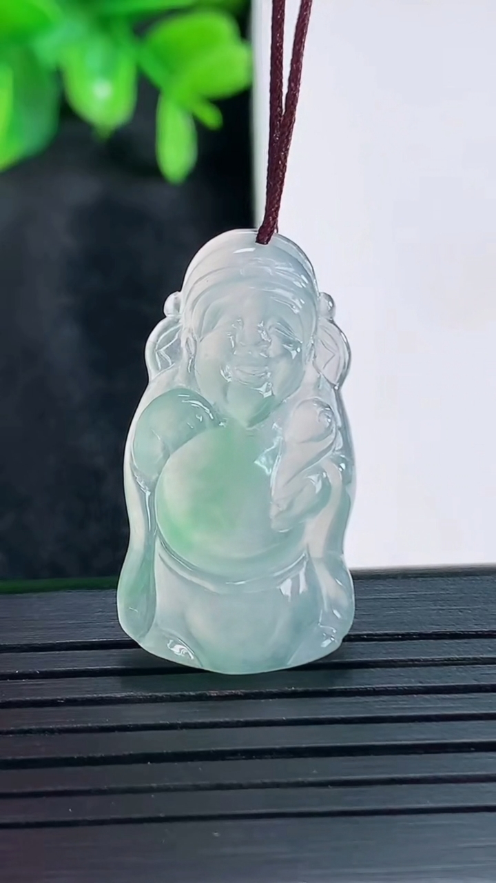 天然A货翡翠财神爷吊坠尺寸30.9-16.5-4.2重量:4.06g
4月15日