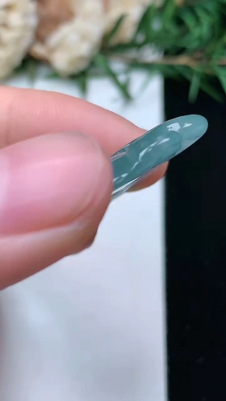 天然A货翡翠蓝水龙牌吊坠，尺寸33.3-27.2-4.2，重量:6.49g
4月15日